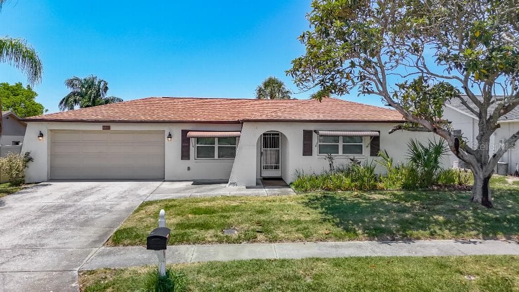 8811 MARTINIQUE LANE PORT RICHEY, FL 34668