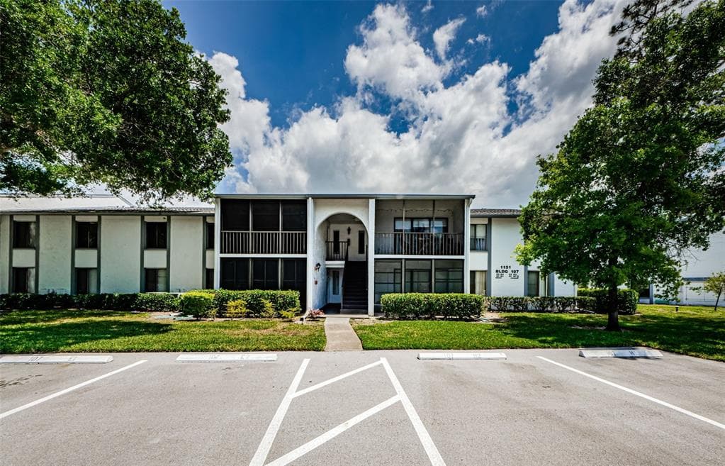 1151 PINE RIDGE CIRCLE W UNIT F1 TARPON SPRINGS, FL 34688