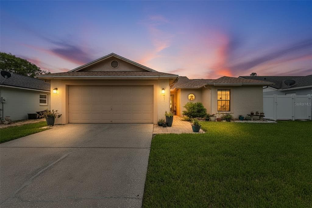 8715 HAMPDEN DRIVE TAMPA, FL 33626