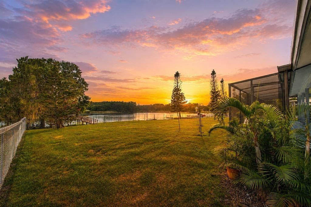 2459 SHOREWOOD LANE