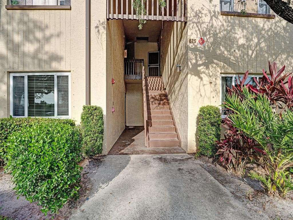 625 N KEENE ROAD UNIT B CLEARWATER, FL 33755
