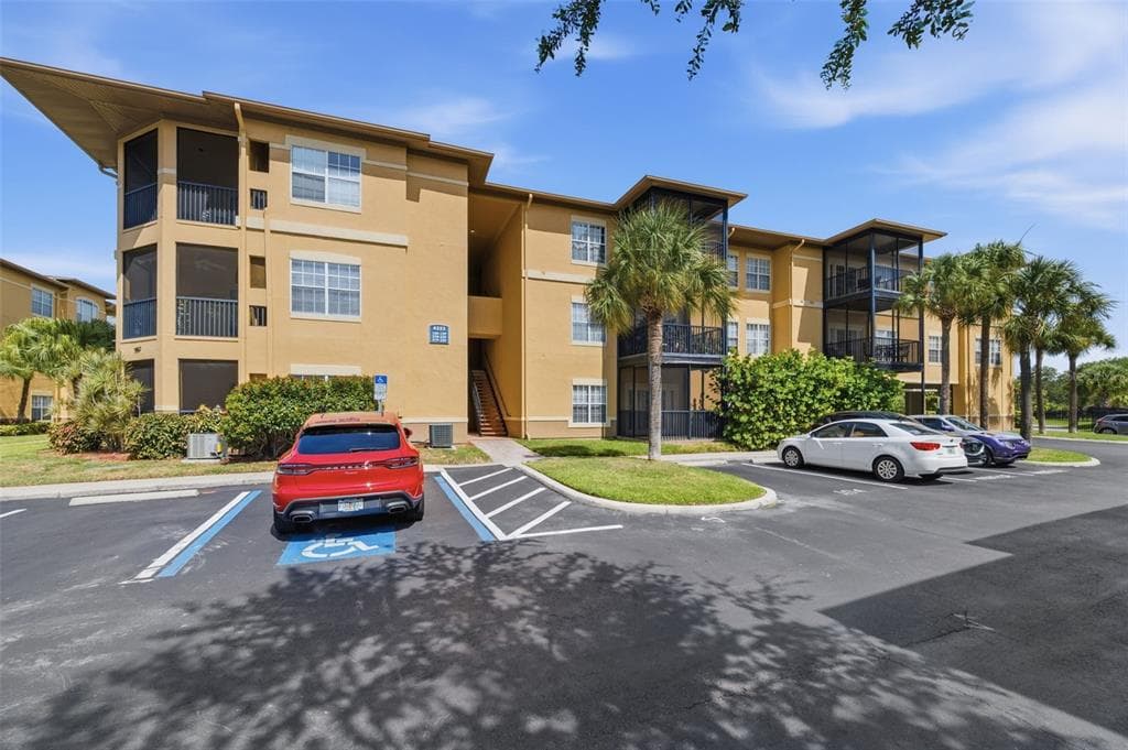 4323 BAYSIDE VILLAGE DRIVE UNIT 325 TAMPA, FL 33615