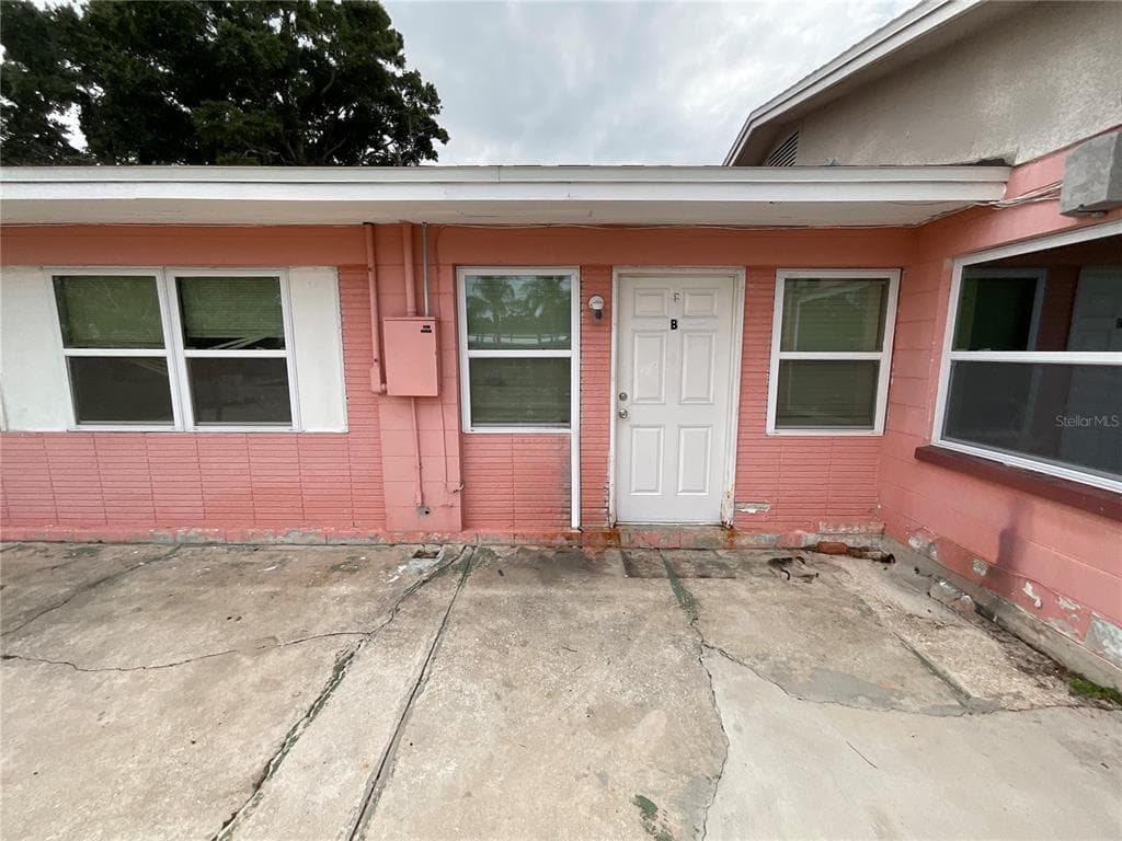 2117 CALUSA TRAIL UNIT B HOLIDAY, FL 34690