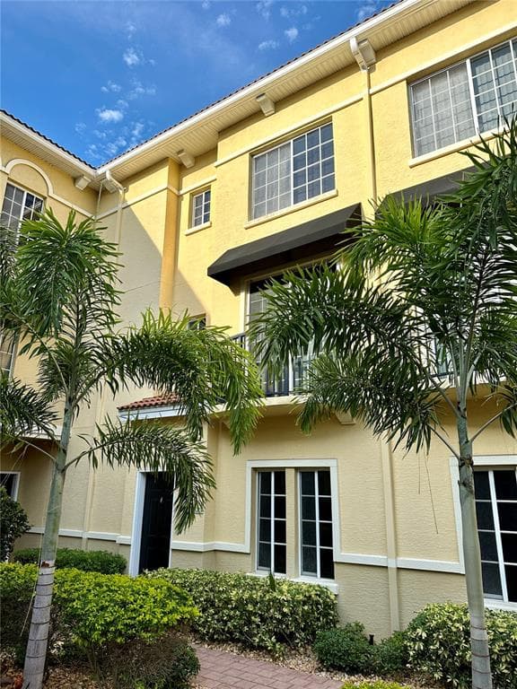5213 BEACH BREEZE COURT TAMPA, FL 33609