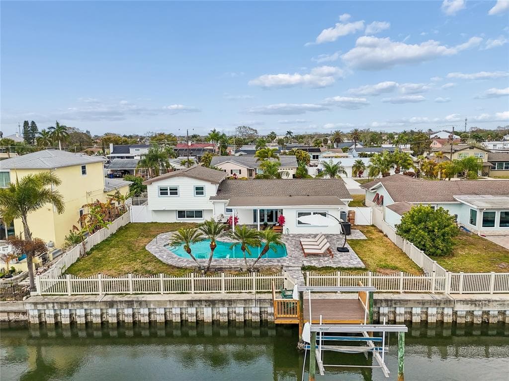8722 HICKORYWOOD LANE TAMPA, FL 33615