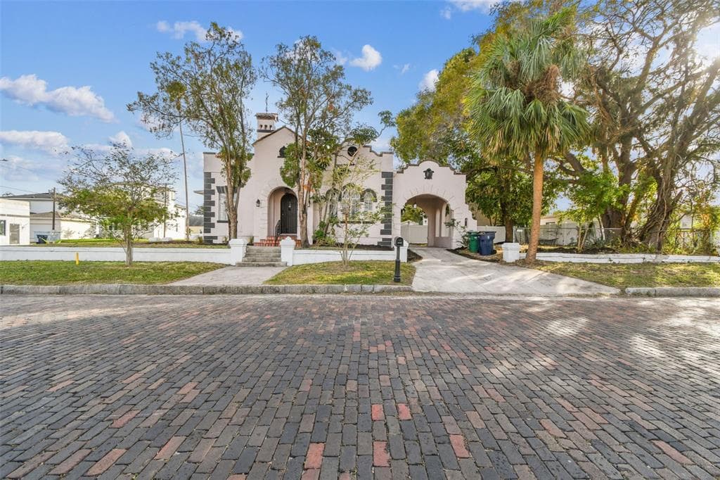 2102 W LA SALLE STREET TAMPA, FL 33607