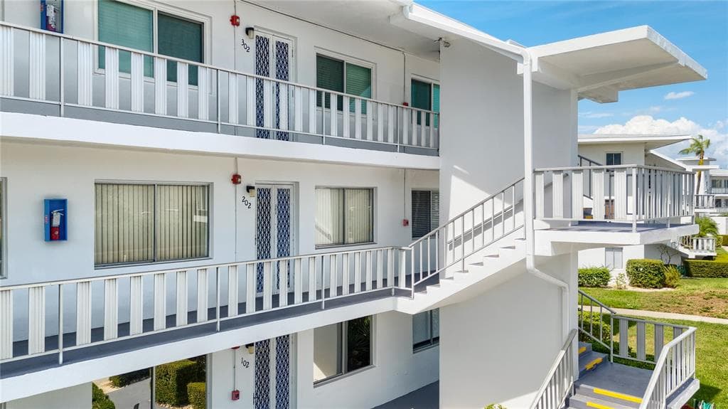 11251 80TH AVENUE UNIT 202 SEMINOLE, FL 33772