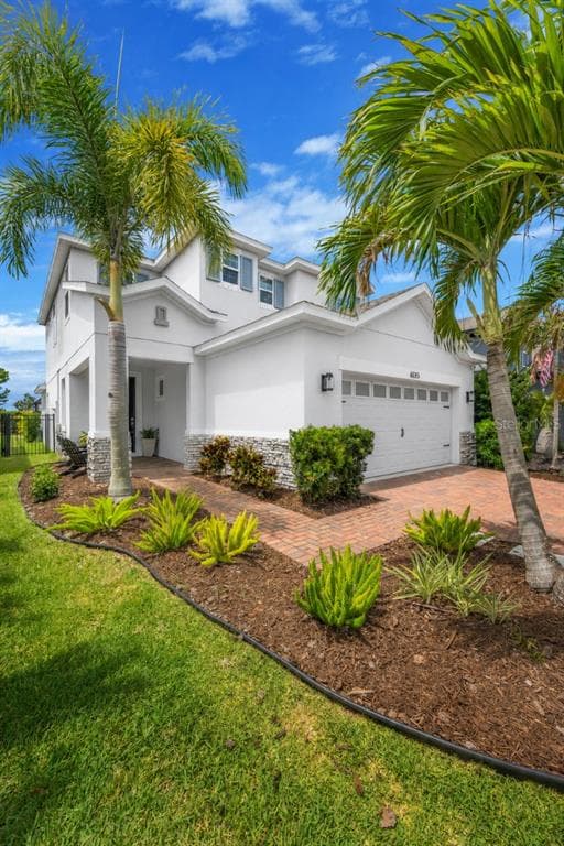 6135 VOYAGERS PLACE APOLLO BEACH, FL 33572