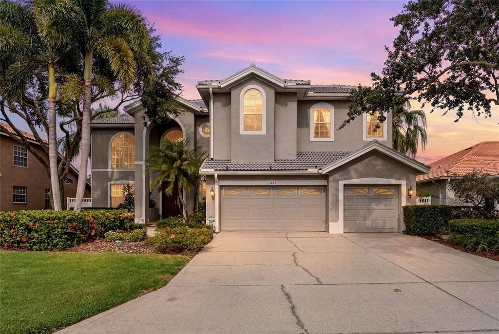 1246 DARLINGTON OAK CIRCLE NE ST PETERSBURG, FL 33703