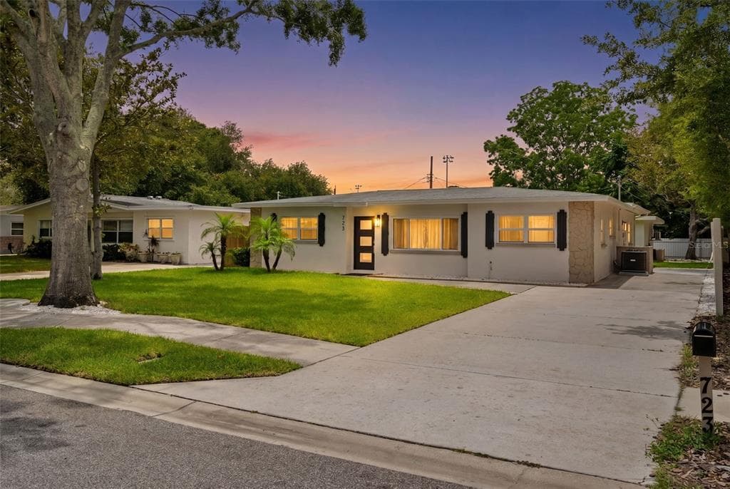 723 W BAYSHORE DRIVE TARPON SPRINGS, FL 34689