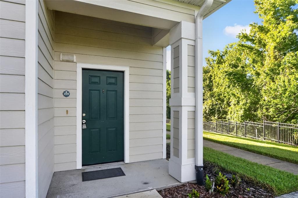 304 SOUTHERN PECAN CIRCLE UNIT 208 WINTER GARDEN, FL 34787