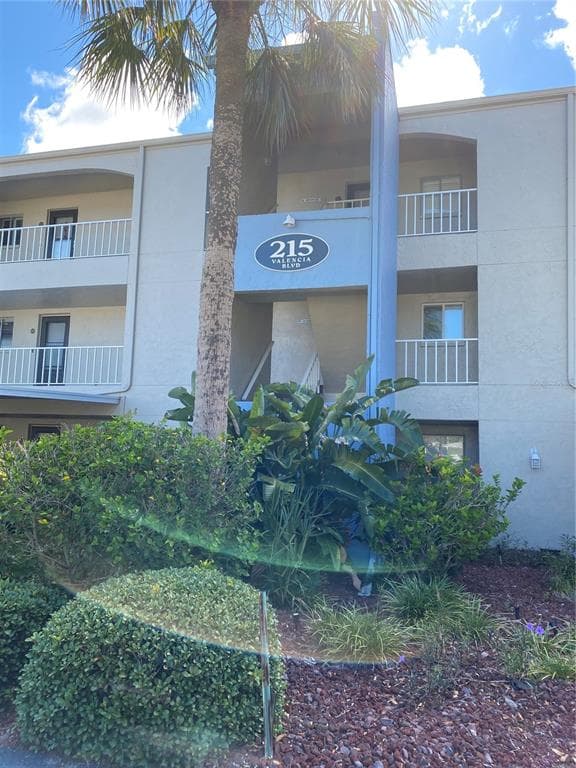 215 VALENCIA BOULEVARD UNIT 303