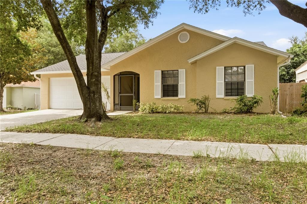 929 SANDYWOOD DRIVE