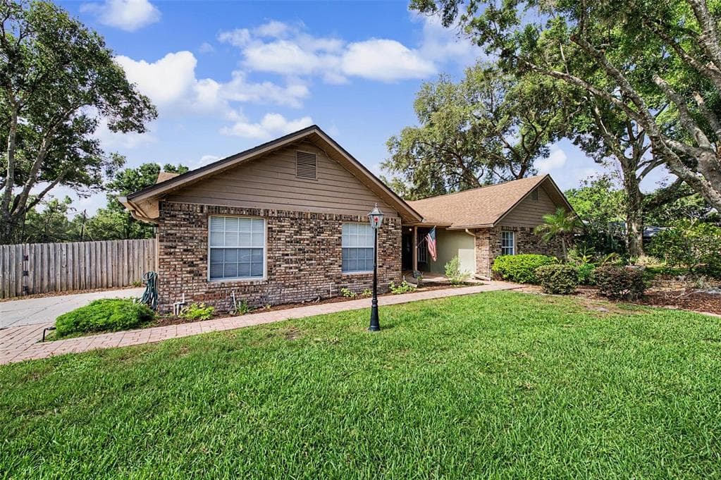 3916 BROOMSEDGE LANE