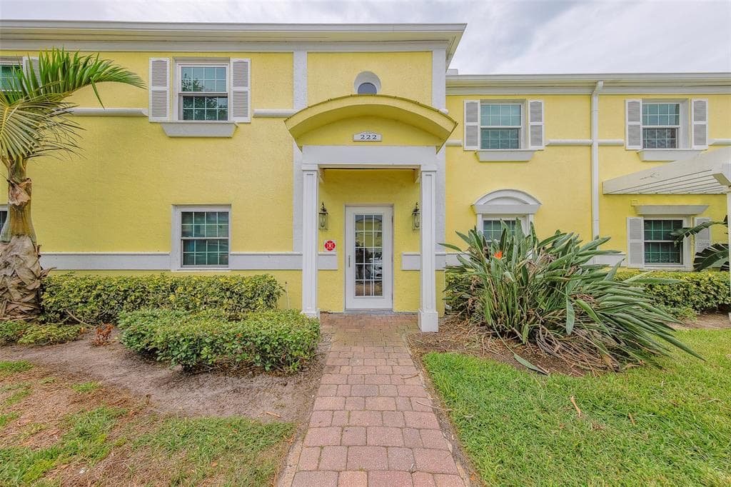 222 POMPANO DRIVE SE UNIT H ST PETERSBURG, FL 33705