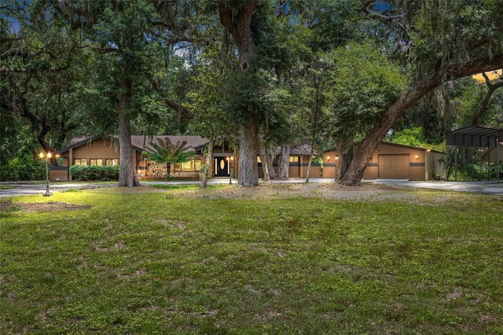 181 N SMOKEY MOUNTAIN ROAD SEFFNER, FL 33584