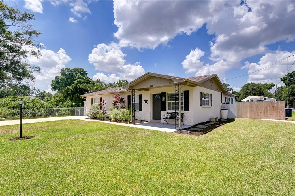 2101 W HAMILTON AVENUE TAMPA, FL 33604