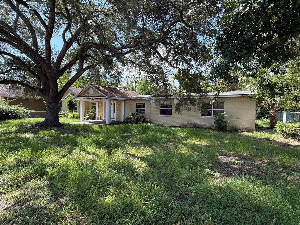 2522 LAKE ELLEN LN TAMPA, FL 33618