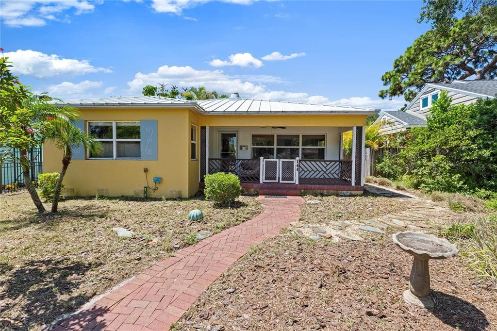 144 30TH AVENUE NE ST PETERSBURG, FL 33704