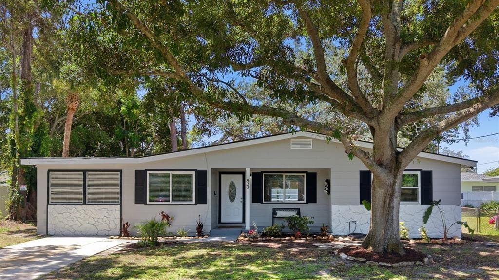 923 N PALM DRIVE SW