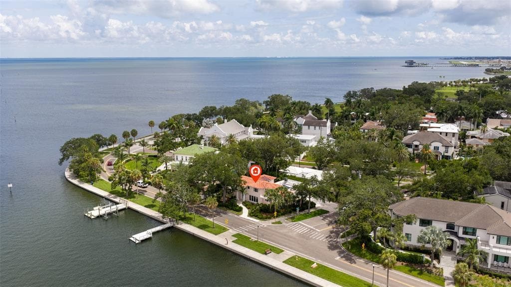 1846 COFFEE POT BOULEVARD NE ST PETERSBURG, FL 33704