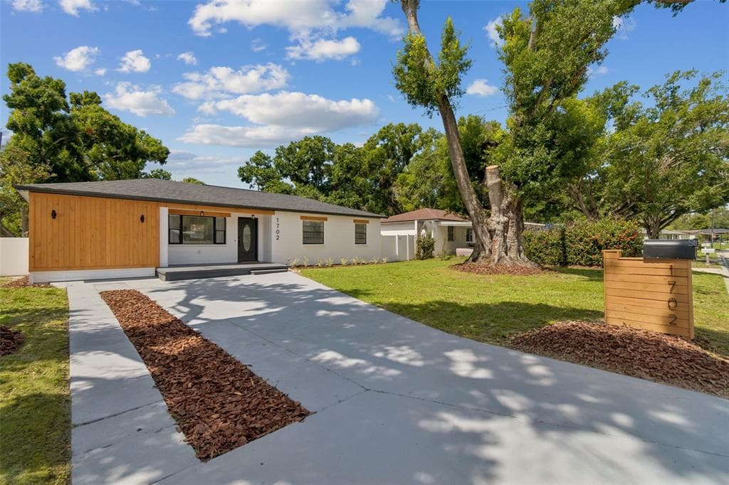 1702 W JOHNSTON AVENUE TAMPA, FL 33603