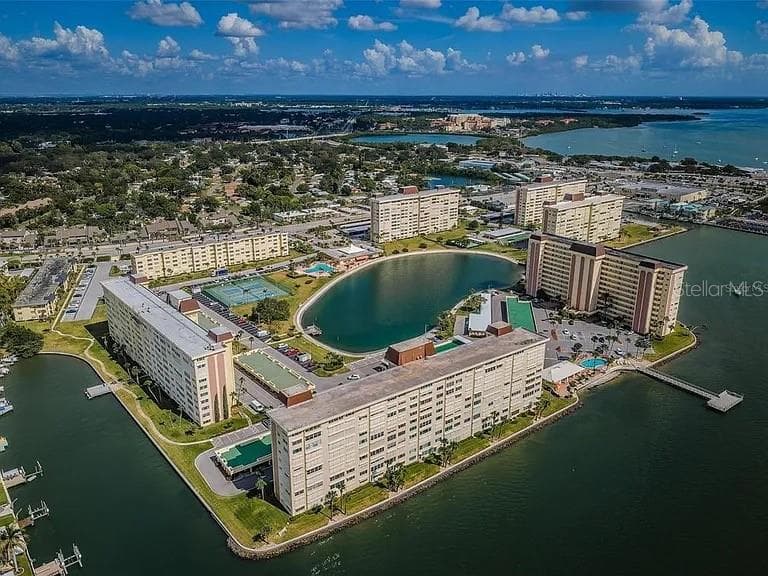 4575 COVE CIRCLE UNIT 703 ST PETERSBURG, FL 33708