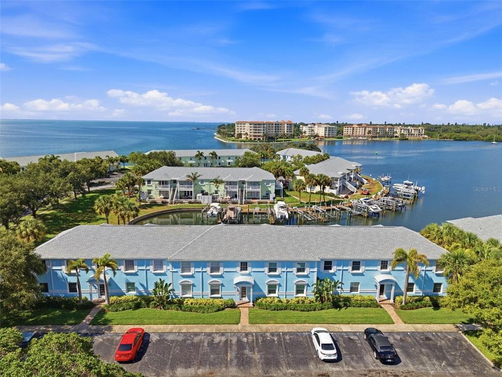 5191 SALMON DRIVE SE UNIT B ST PETERSBURG, FL 33705