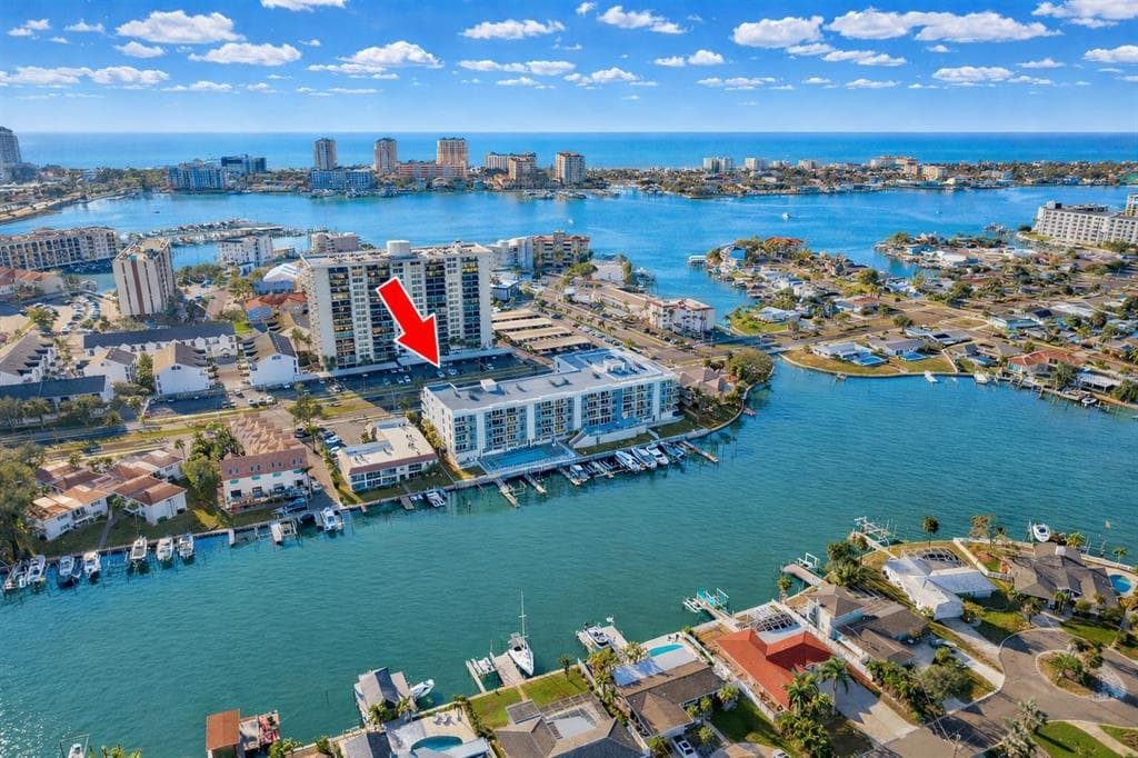 415 ISLAND WAY UNIT 402 CLEARWATER BEACH, FL 33767