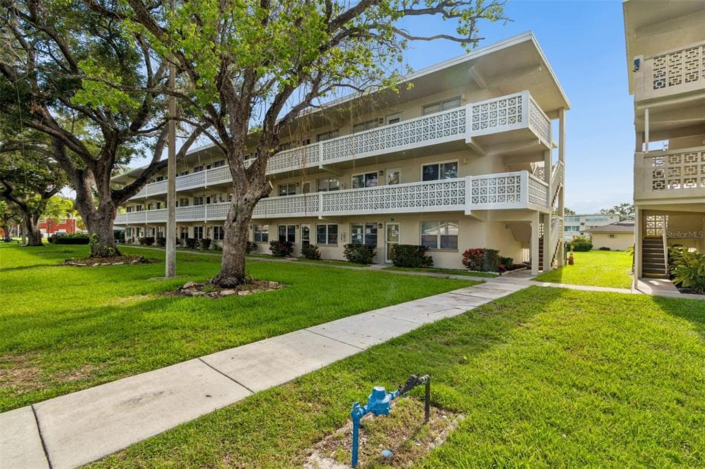 8101 11TH STREET N UNIT 125 ST PETERSBURG, FL 33702