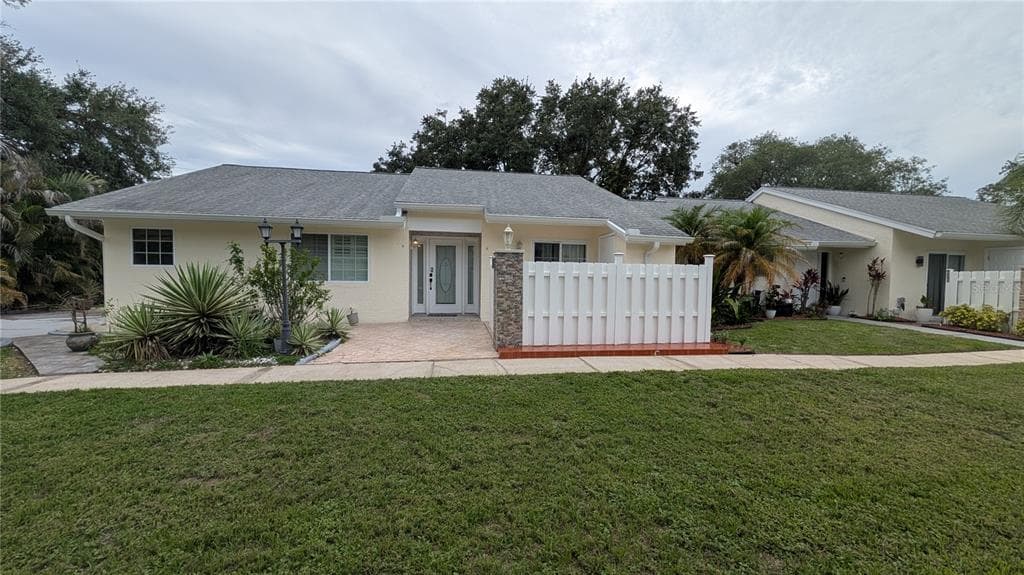 4000 POINCIANA COURT