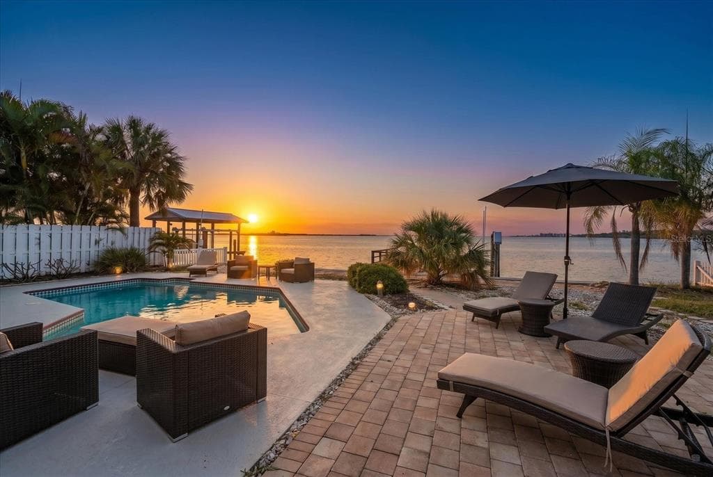 1854 VENETIAN POINT DRIVE