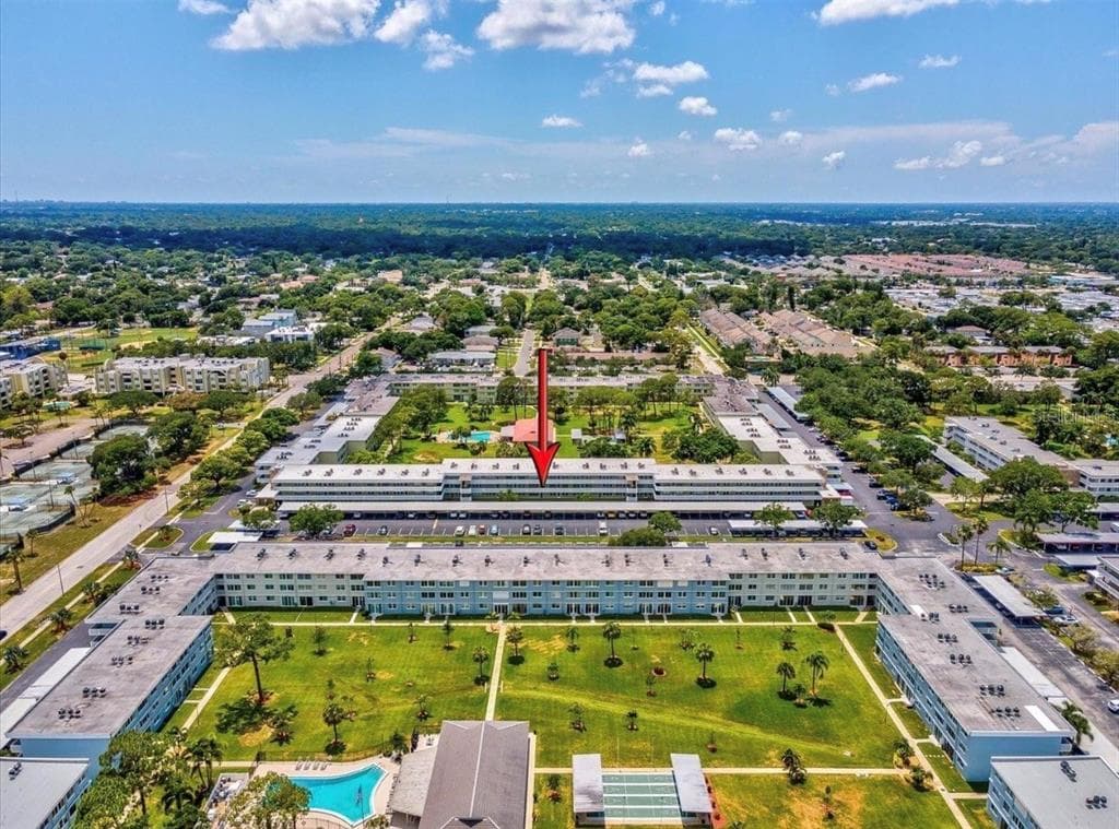 4890 BAY STREET NE UNIT 127 ST PETERSBURG, FL 33703
