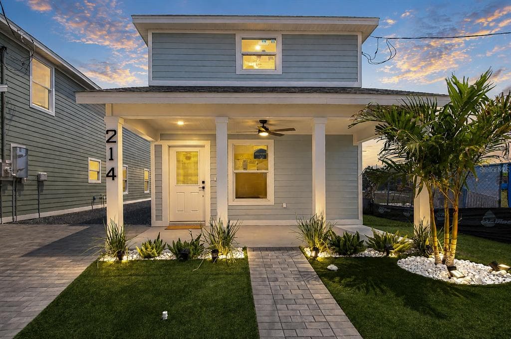 214 8TH AVENUE DRIVE W BRADENTON, FL 34205