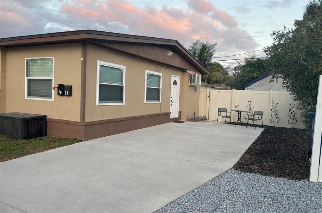 7661 18TH WAY N UNIT 2 ST PETERSBURG, FL 33702
