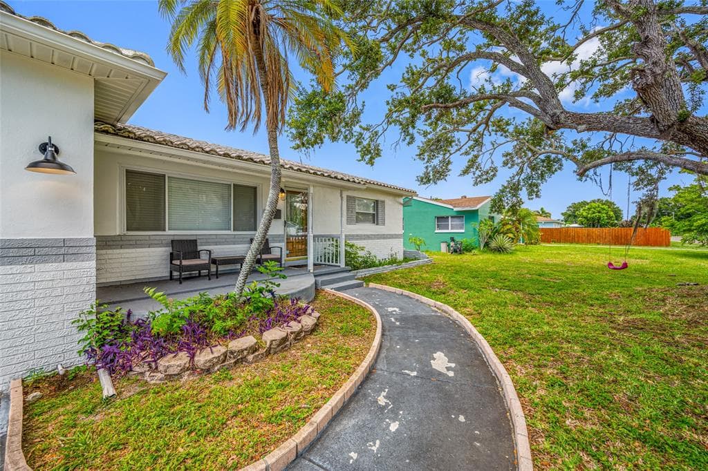 6219 HAMPTON DRIVE N ST PETERSBURG, FL 33710