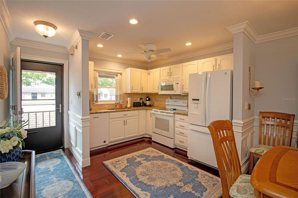 1100 E BAY DRIVE UNIT 104 LARGO, FL 33770