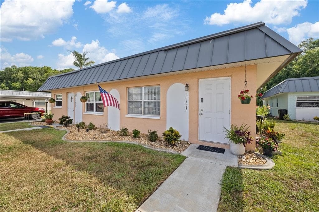 11635 BAYONET LANE UNIT B NEW PORT RICHEY, FL 34654