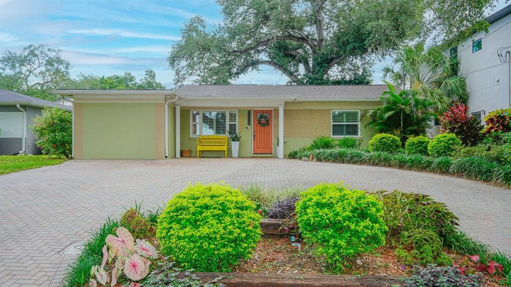 3207 W NASSAU STREET