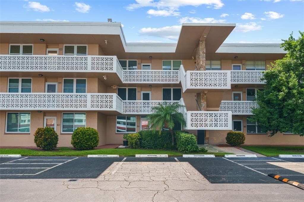 5095 BAY STREET NE UNIT 114
