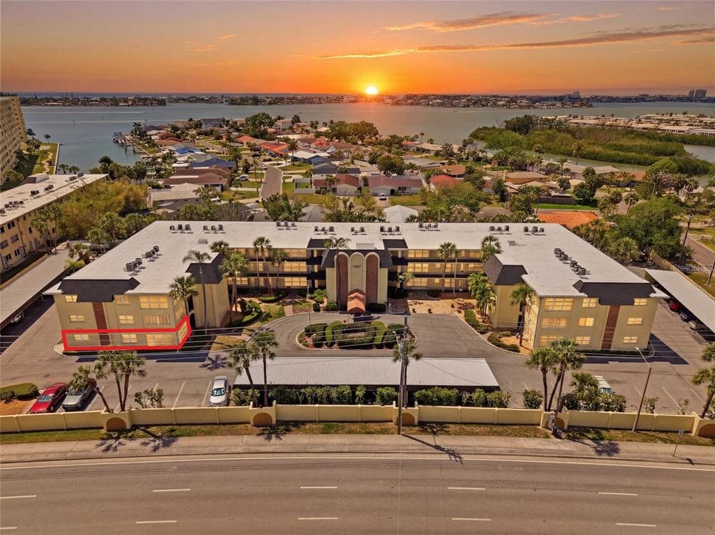4780 COVE CIRCLE UNIT 101 ST PETERSBURG, FL 33708