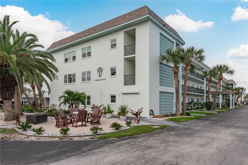 8 GLENCOE PLACE UNIT 104 DUNEDIN, FL 34698