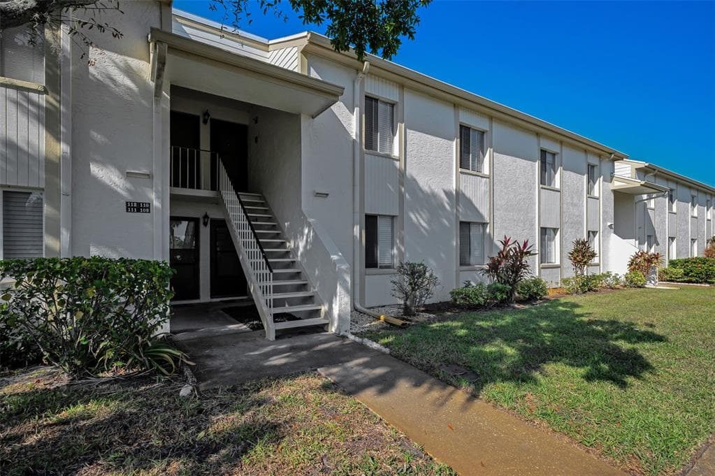 110 CYPRESS CT UNIT 3-82 OLDSMAR, FL 34677