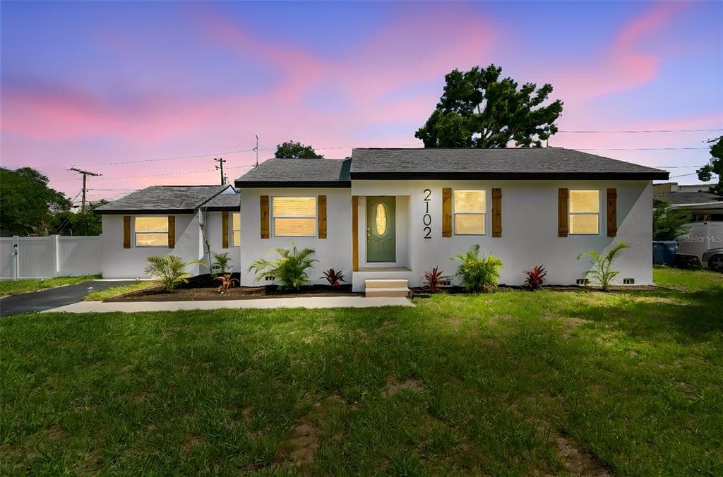 2102 W FERRIS AVENUE TAMPA, FL 33603
