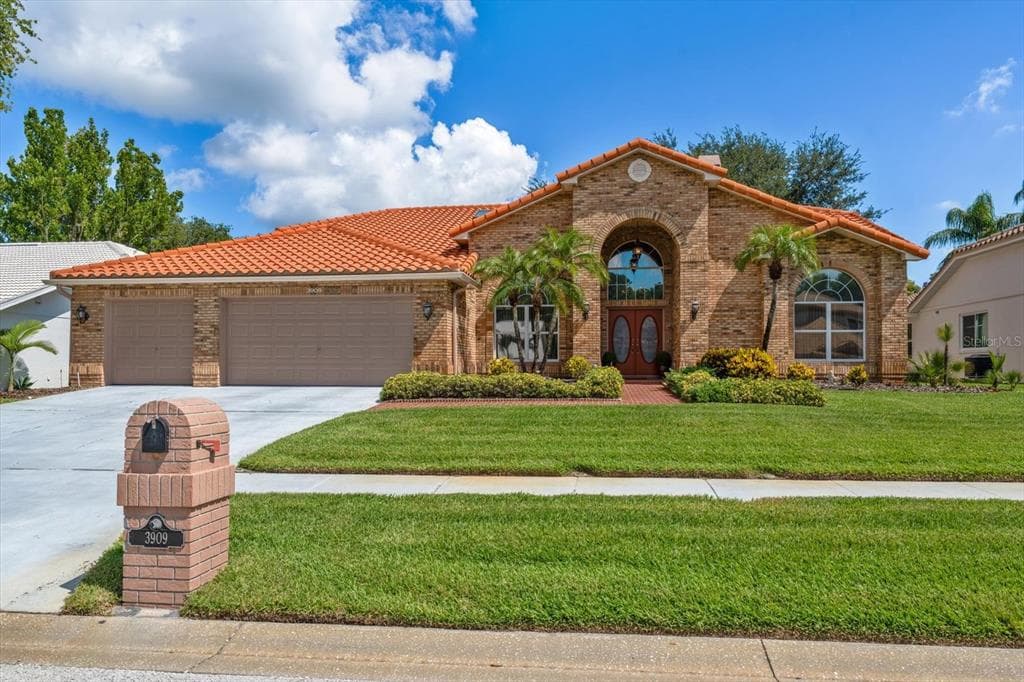 3909 TARIAN COURT