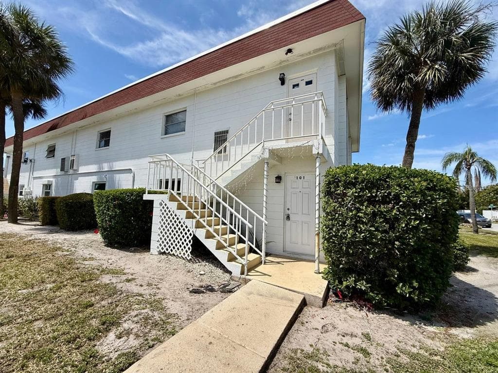 3460 32ND AVENUE N UNIT 101 ST PETERSBURG, FL 33713