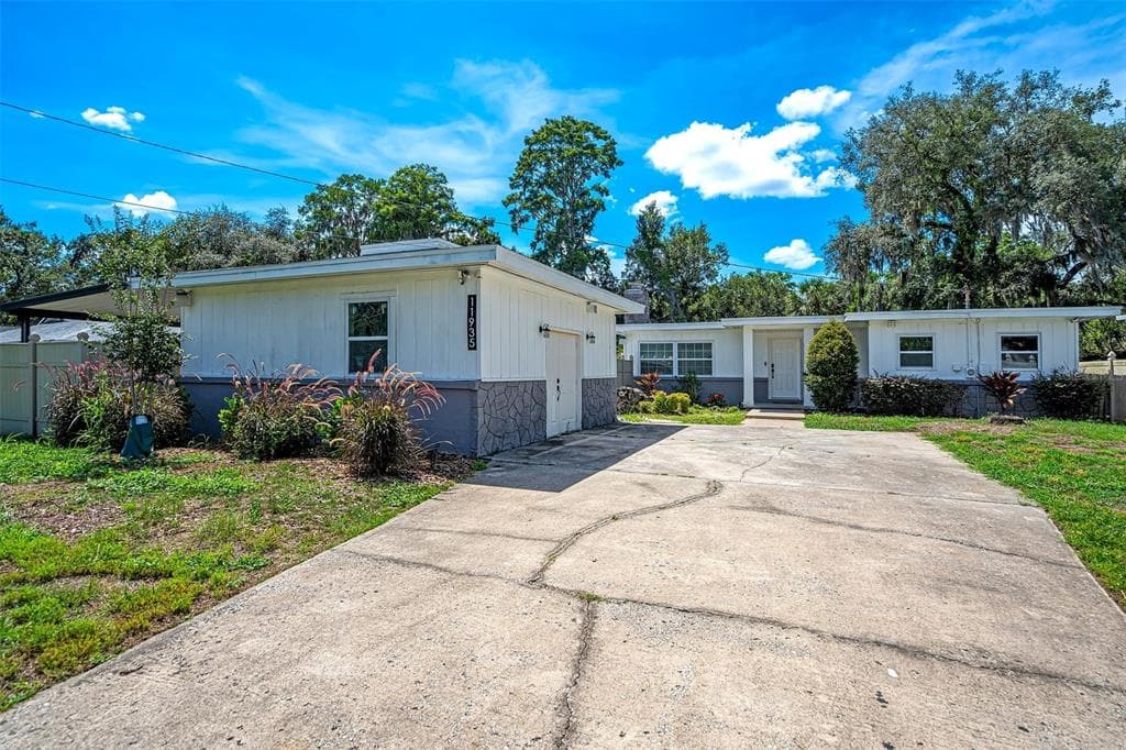 11935 RIVERHILLS DRIVE TAMPA, FL 33617