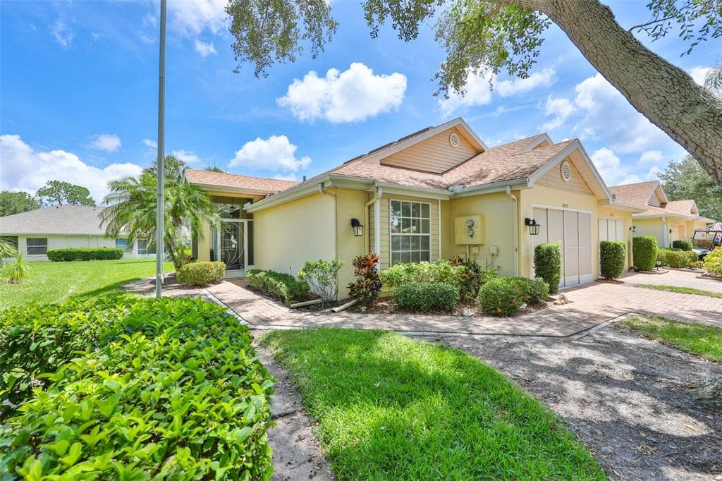 2429 NEW HAVEN CIRCLE SUN CITY CENTER, FL 33573