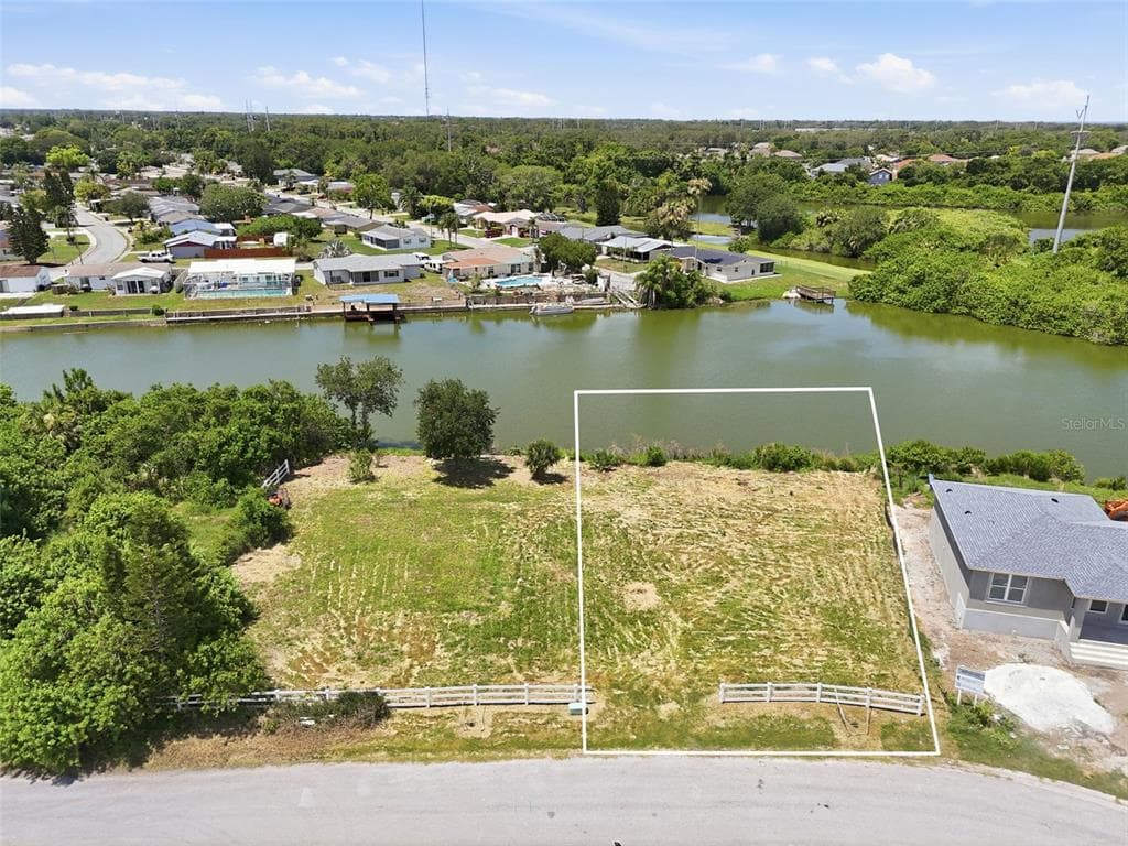 1504 JACKSON DRIVE HOLIDAY, FL 34691