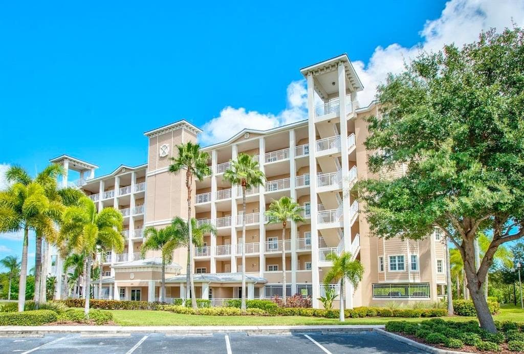 7296 MARATHON DRIVE UNIT 402 SEMINOLE, FL 33777